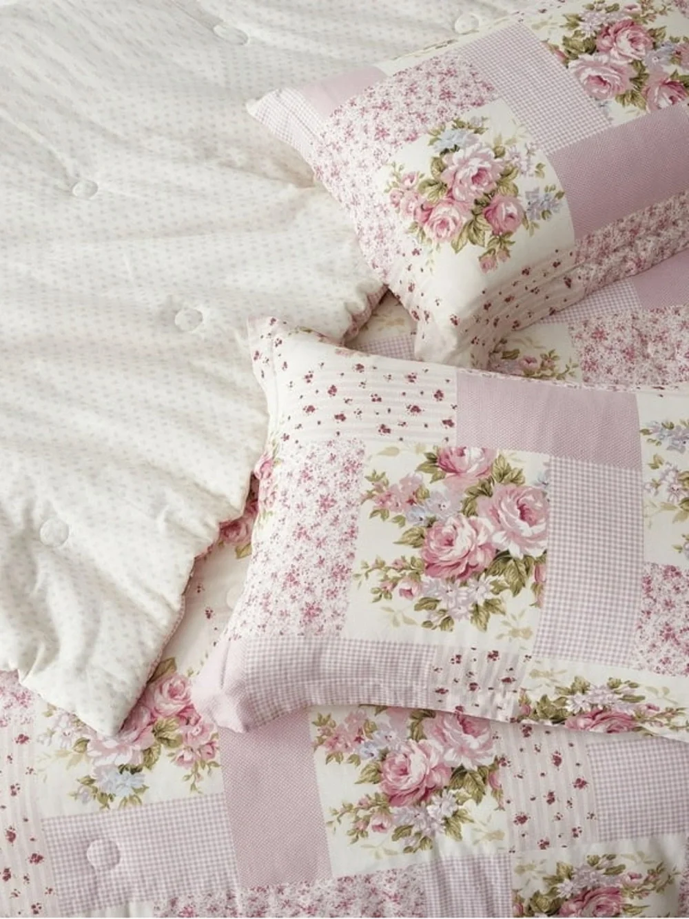 Floral Patchwork Pink Queen 3 pieceQuilted Comforter Set